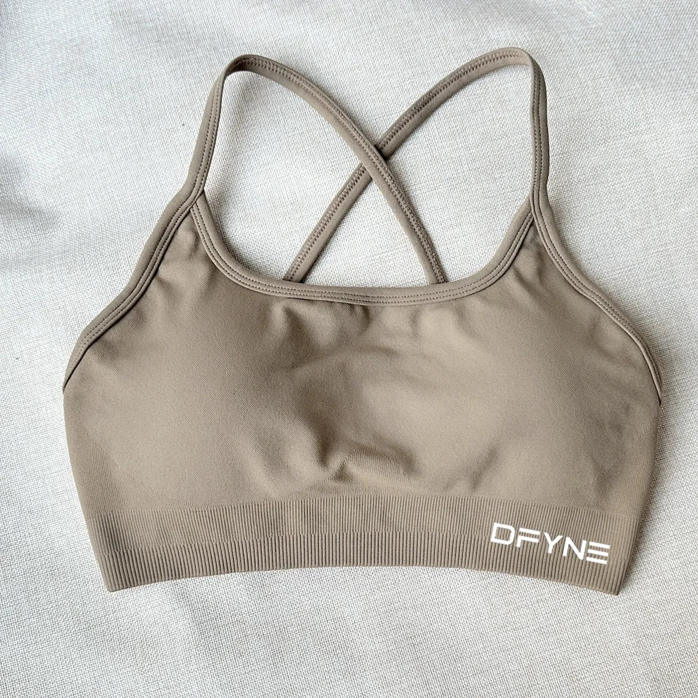Backless Seamless Sports Bra – Medium Support, Padded & Stretchy for Yoga & Gym