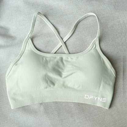 Backless Seamless Sports Bra – Medium Support, Padded & Stretchy for Yoga & Gym