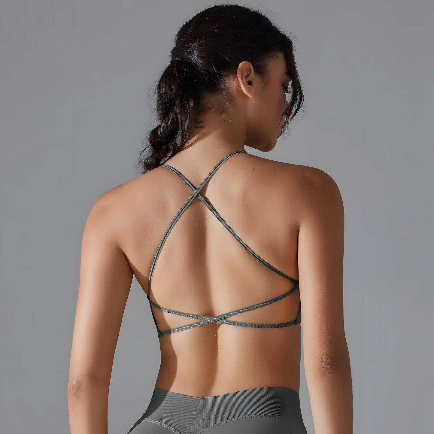 Backless Seamless Sports Bra – Medium Support, Padded & Stretchy for Yoga & Gym